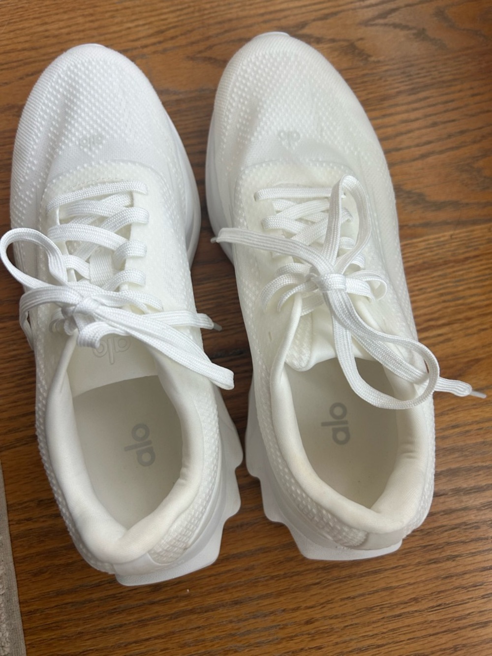 ALO Yoga Women's Runner Athletic Sneakers